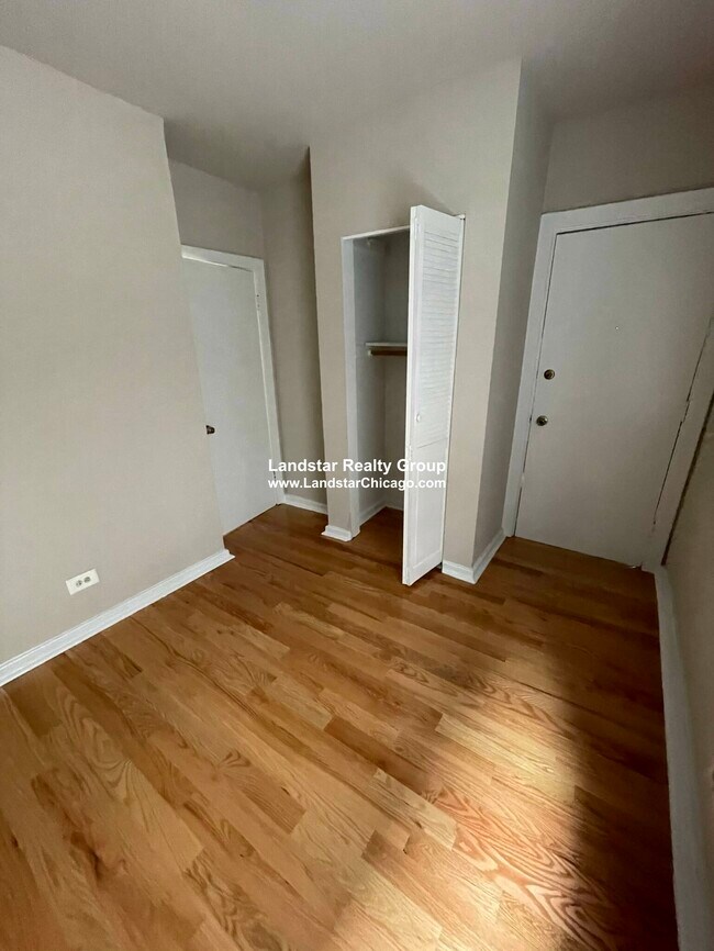 Building Photo - 5666 N Ridge Ave