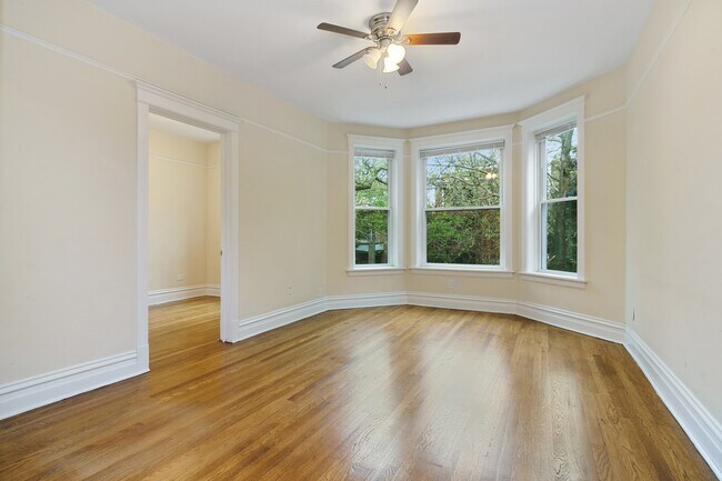 Foto del edificio - 6335 N Wayne Ave