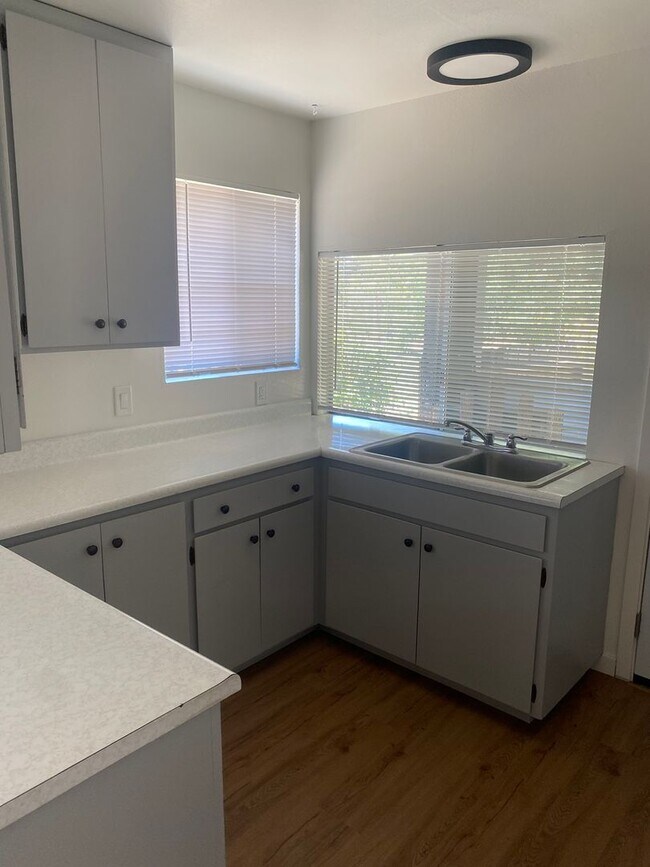 Foto del edificio - **Newly Remodeled and Updated 2 Bedroom/ 1...