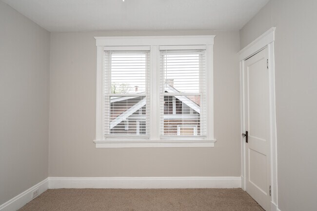 Foto del edificio - 3317 Bassett Rd