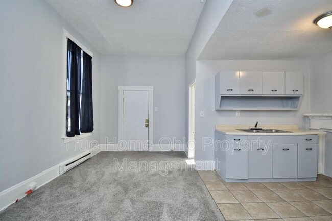 Building Photo - 2647 Colerain Ave