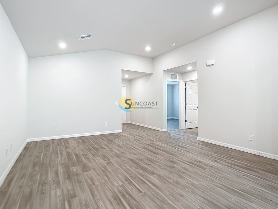 Foto principal - 17133 Thompson Ave