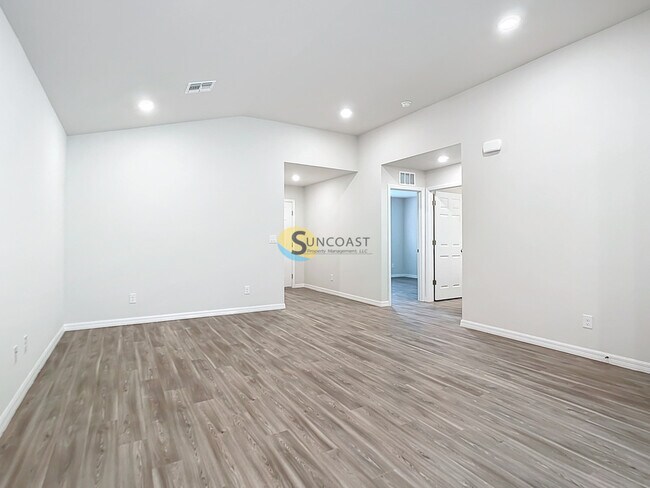 Foto del edificio - 11048 Reims Ave