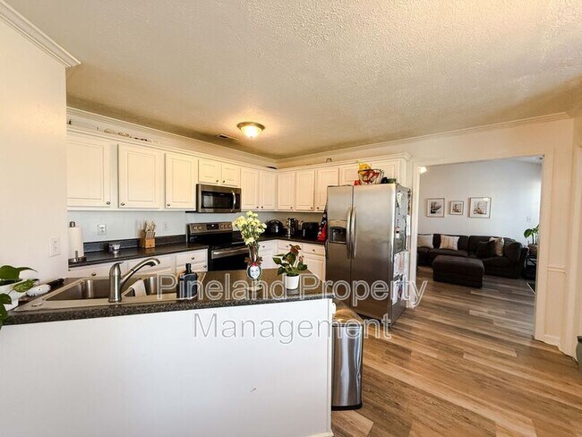 Foto del edificio - 301 Buckeye Dr