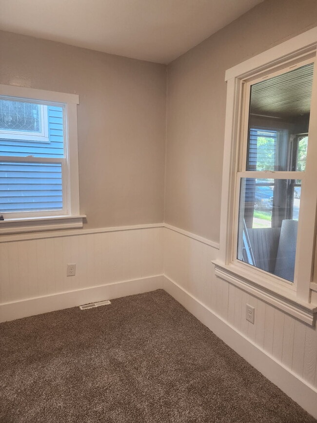 Building Photo - 523 Jackson St