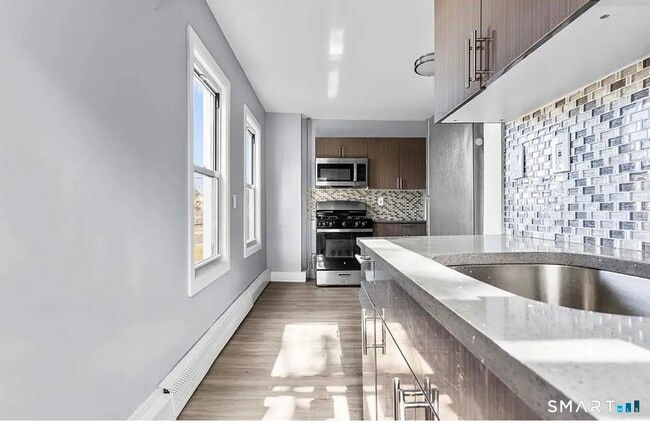 Foto del edificio - 748 Maple St