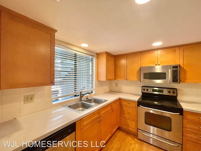 Building Photo - 2 br, 1 bath House - 3518 109th PL NE #225