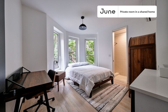 Building Photo - Private bedroom in 4 bed/4 bath Home
