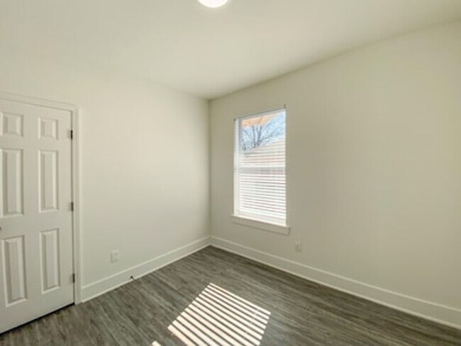 Photo - 760 N McNeil St House