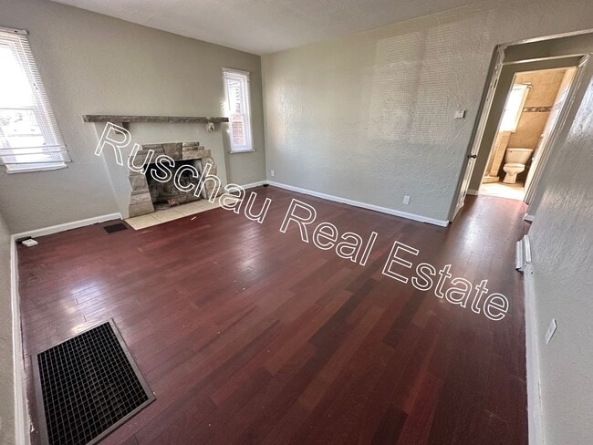 Building Photo - 3 bed 1 bath home