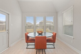Building Photo - 24727 Horsetooth Dr