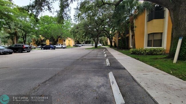 Foto del edificio - 3847 Coral Tree Cir