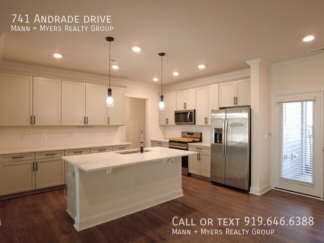 Foto del edificio - 741 Andrade Dr