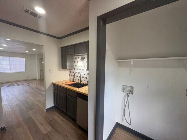 Building Photo - WaveHaus