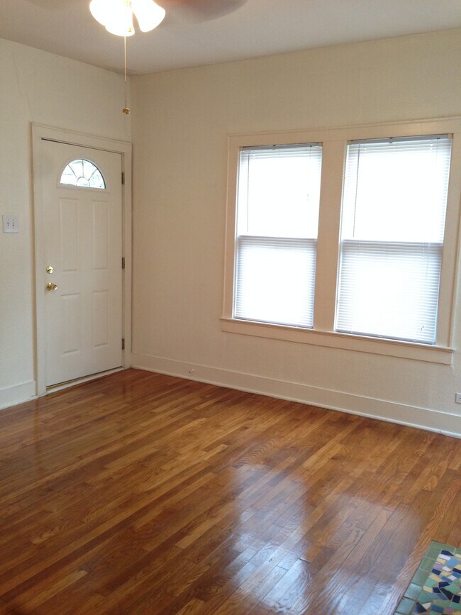 Foto del edificio - 713 E Elmira St