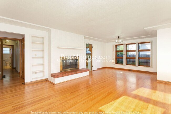 Foto del edificio - Spacious Mid-Century Three Bedroom Home In Woodstock!