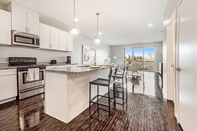Building Photo - Waters Edge Apartments of Harbortown