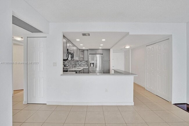 Building Photo - 20505 E Country Club Dr