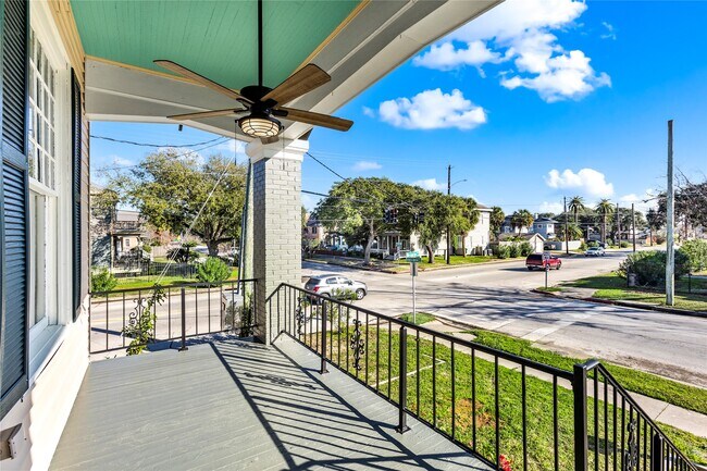 Building Photo - 3902 Bernardo De Galvez Ave