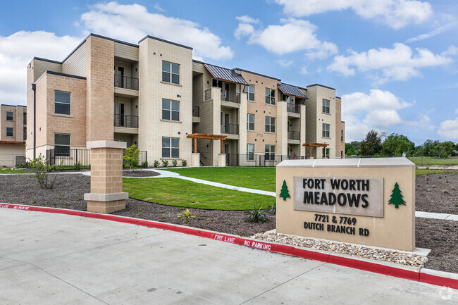 Letreros - Fort Worth Meadows Apartments