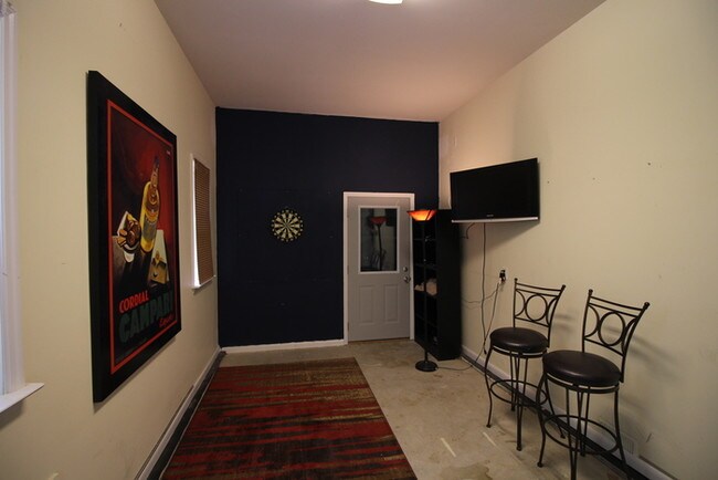 Building Photo - 3 Bed/2.5 Bath Home