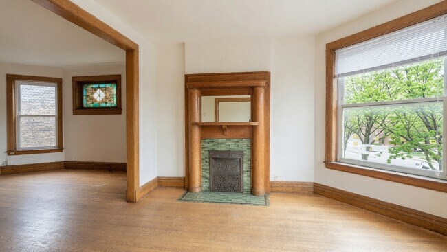 Foto del edificio - 1216 W Addison St
