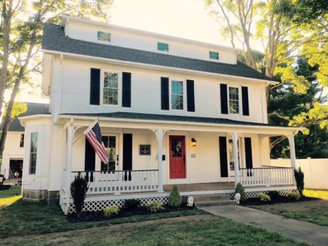 Building Photo - Renovated Historic Home