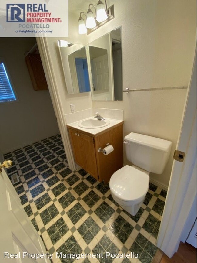 Building Photo - 4 br, 3.5 bath House - 479 Canyon Dr.
