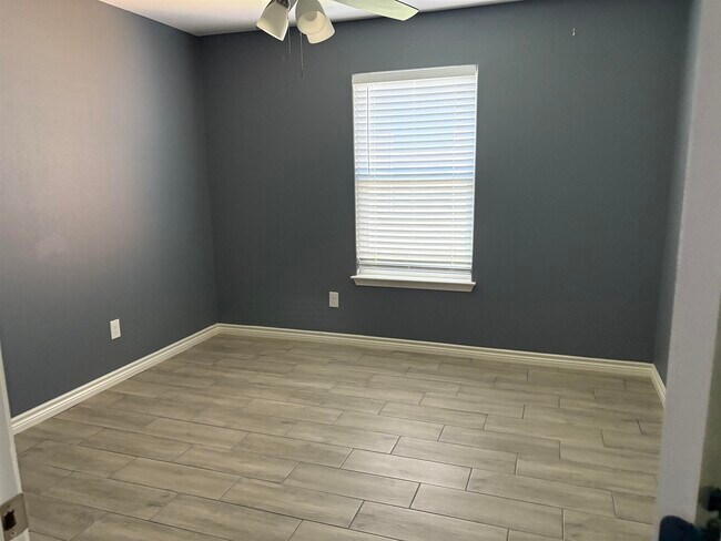 Building Photo - 1020 Tesoro Stone