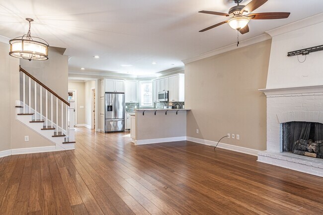 Foto del edificio - 445 N May St