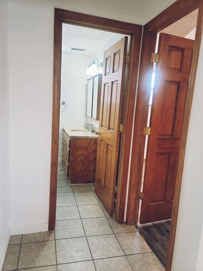 Foto del edificio - 306 S Main Ave