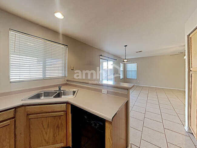 Foto del edificio - 11940 W Charter Oak Rd