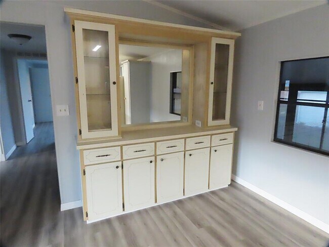 Building Photo - 1077 Quail Dr