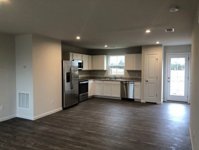 Building Photo - Beautiful *Like New* Home  in Christiana!