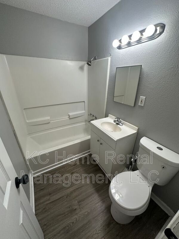 Foto del edificio - 7705 E 113th St