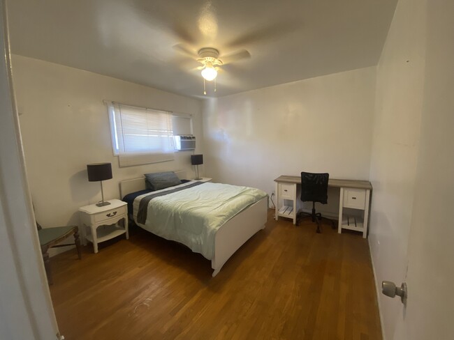 Building Photo - 1032 El Paso Dr