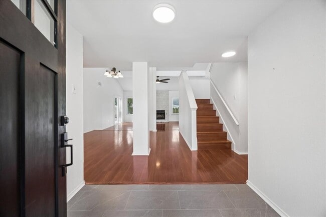 Building Photo - 2609 Monarch Dr