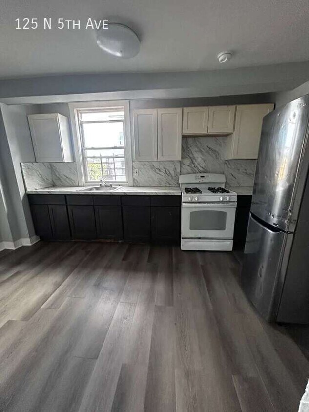 Photo - 125 N 5th Ave-