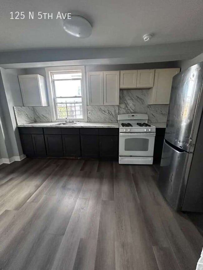 Photo - 125 N 5th Ave Apartment