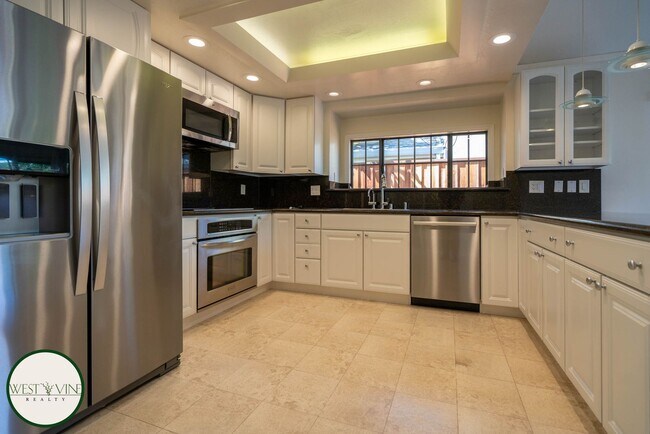 Building Photo - Chic 4 Bedroom, 2.5 Bath Single-Story Home