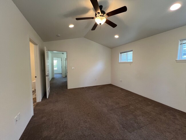 Foto del edificio - 3/2.5 House in Central Ashland location | ...