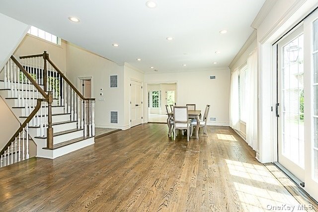 Building Photo - 9 Radcliff Dr