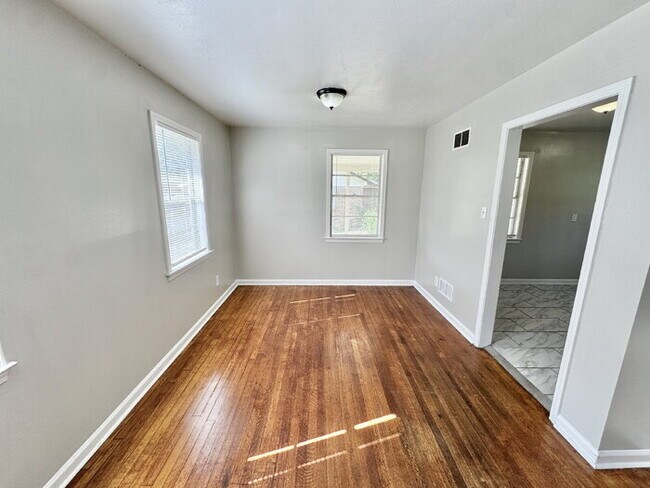 Building Photo - 3176 Beauchamp Dr