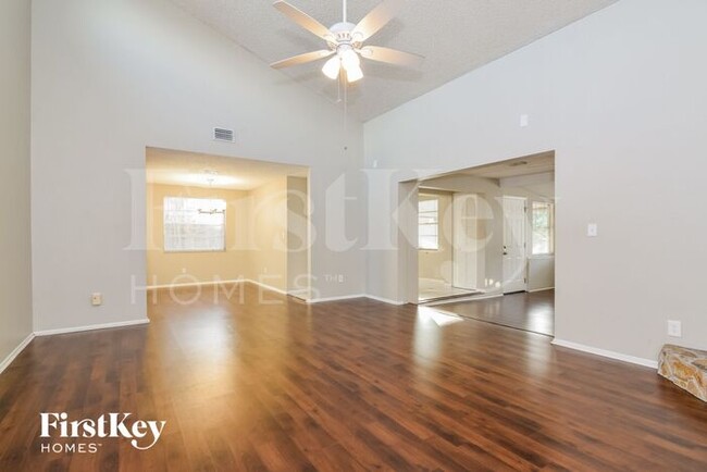 Foto del edificio - 6708 Timberlane W Dr