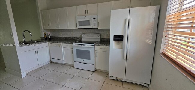Foto del edificio - 5670 NW 116th Ave