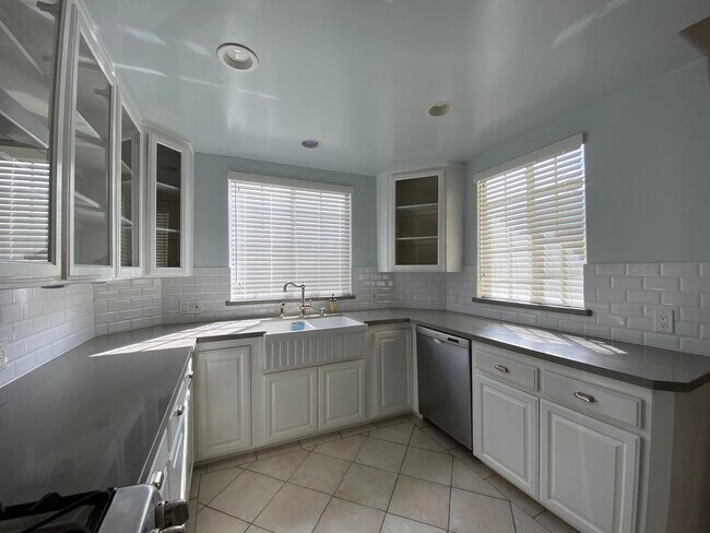 Kitchen - 219 Bay St