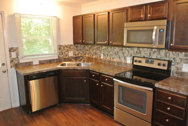 Building Photo - 45 Davie Cir