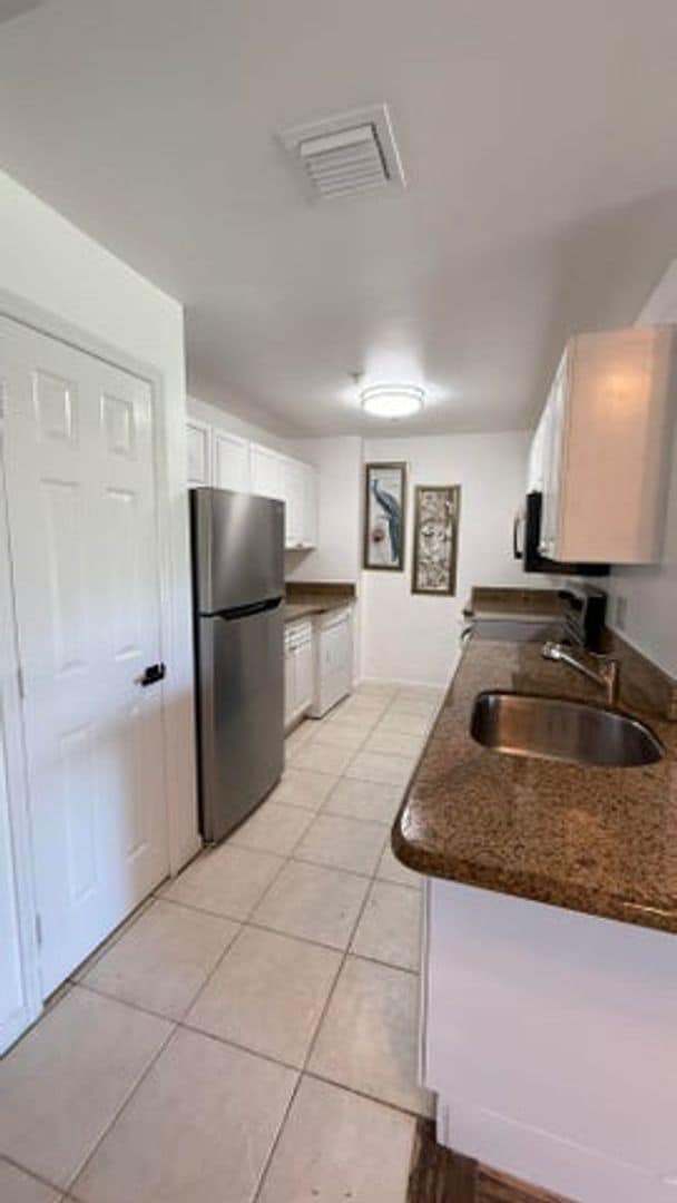 Building Photo - 2080 Greenview Shores Blvd