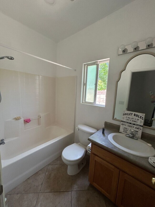 Foto del edificio - Great location on this split floorplan 3 b...