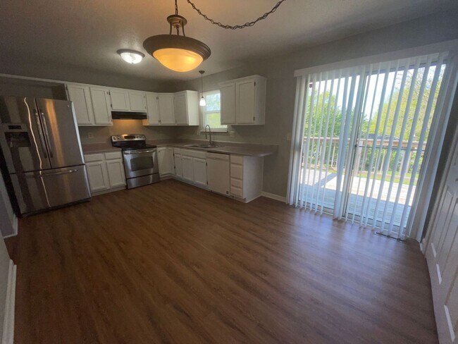 Building Photo - 3-Bedroom, 2.5-Bathroom home in Blue Springs
